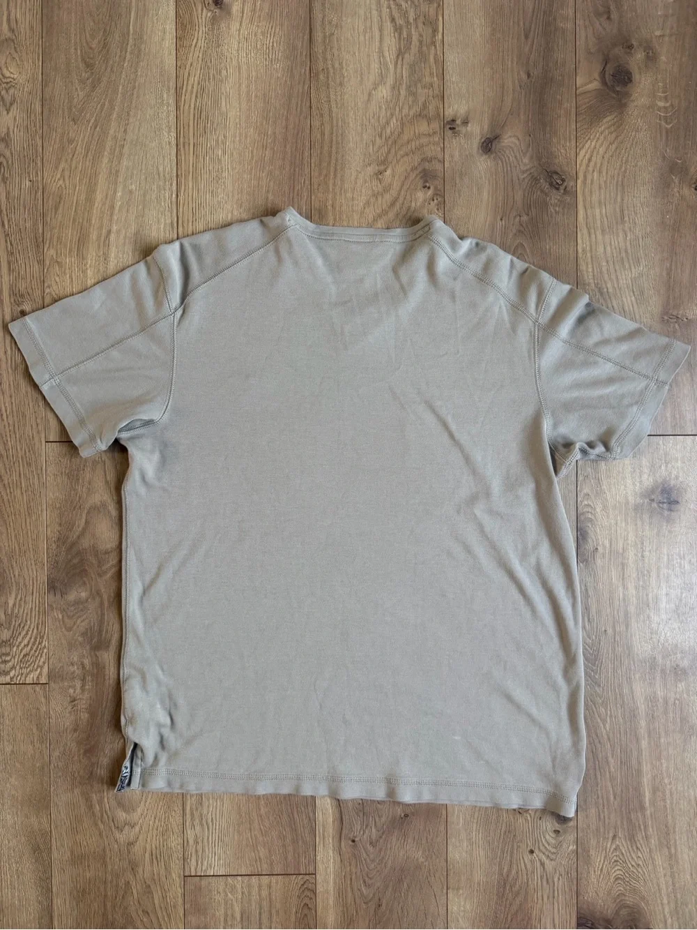 Nike Air Jordan Men’s 100% Cotton V-Neck Short Sleeve Shirt in Beige Size Large